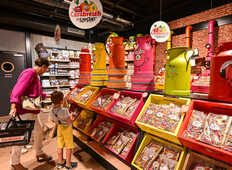 22-10 Mamie et petits enfants rayon Loustiks magasin d'usine- CBZ © Loïc KERSUZAN-Morbihan Tourisme