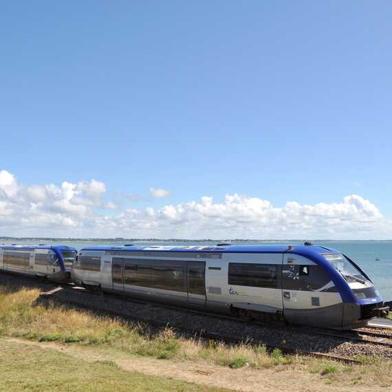Le train Tire bouchon qui relie Auray à la Presqu'île de Quiberon et qui pendant la saison estivale