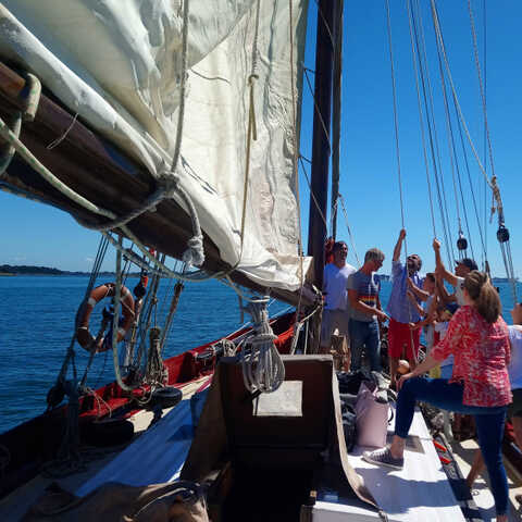 Activité de loisirs en Baie de Quiberon et initiation à la navigation avec Leenan Head