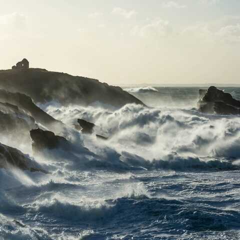 Grandes marées sur Quiberon et dans le Morbihan une promenade sur la côte sauvage vivifiante