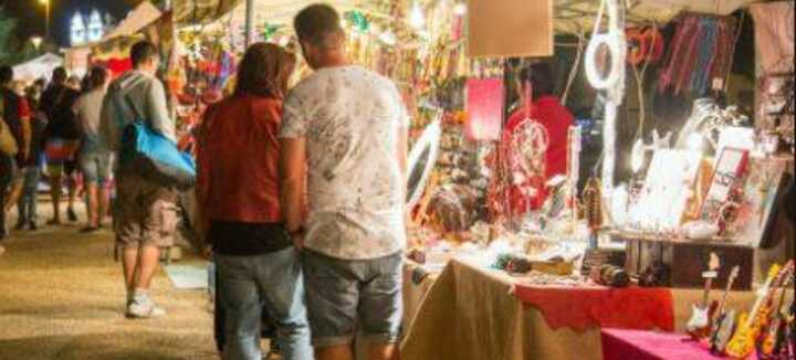 Marché nocturne d'artisanat local Marché nocturne d'artisanat local