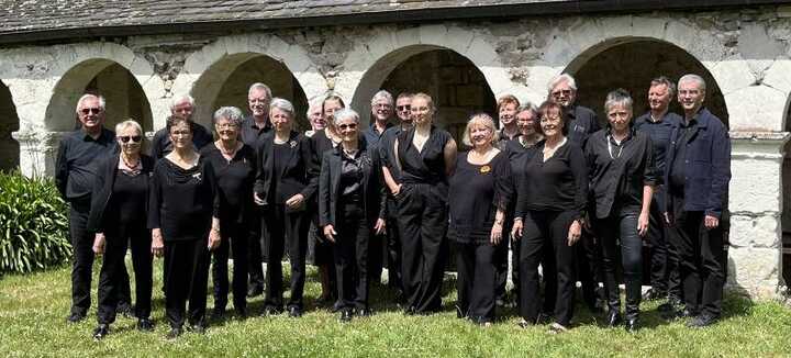 Deux choeurs chantent pour l'association Mater're de Brec'h Deux choeurs chantent pour l'association Mater're de Brec'h