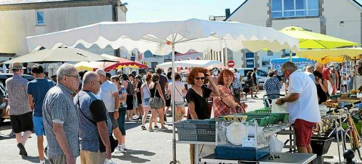 Marché d'été nocturne à Etel Marché d'été nocturne à Etel