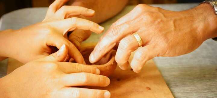 Atelier famille Poterie pour petites mains Musée de la Préhistoire Atelier famille Poterie pour petites mains Musée de la Préhistoire