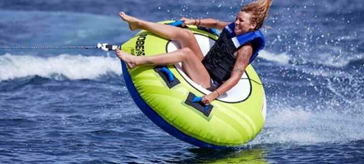 Plug & Play - Bouée tractée, wakeboard, foil Plug & Play - Bouée tractée, wakeboard, foil