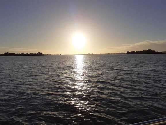 Merzen-croisière-privative-golfe-du-morbihan-coucher-de-soleil