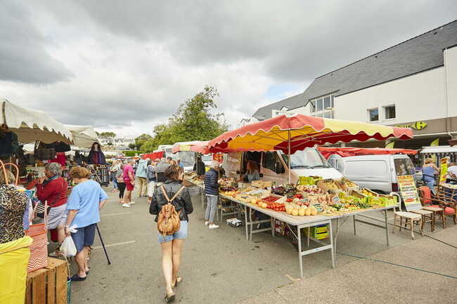 marche-centre-ville-trinite-sur-mer_792x528