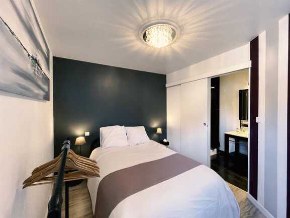 Chambre 2 avec salle de bain attenante