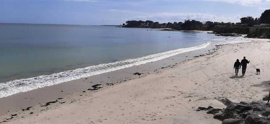 3.-La-plage-côté-Baie-à-3-minutes-à-pied (2)
