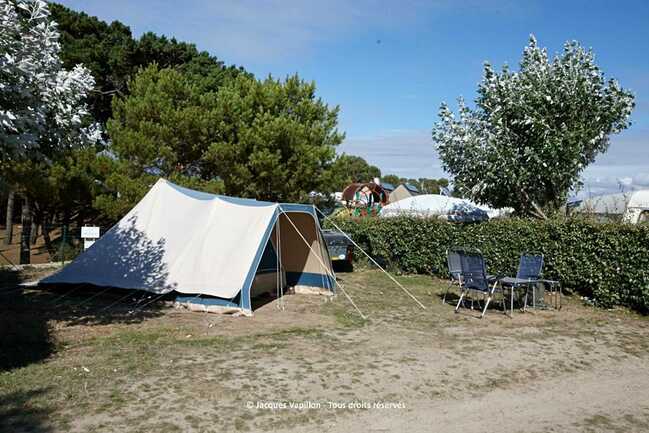 emplacement-camping-Falaise-locmariaquer-morbihan-bretagne-sud