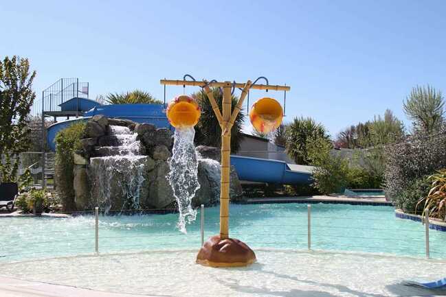 jeux-d-eau-piscine-la-croez-villieu-erdeven