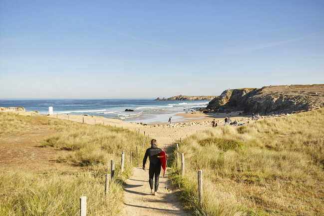 port-bara-surfeur-saint-pierre-quiberon