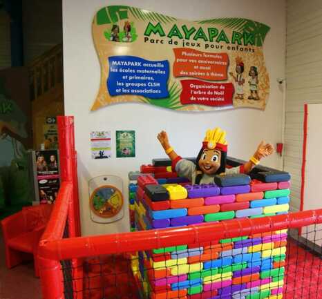 LEGO MAYA DE LOIN