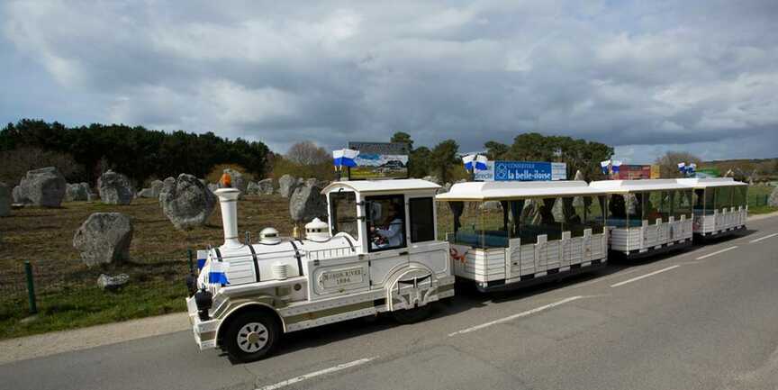 Petit-train-touristique-Carnac-Morbihan-Bretagne-Sud