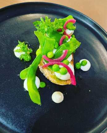 La belle Epoque - Tartine fromage frais et pois gourmand