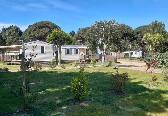 09_Locmariaquer_Camping de la Tour_Où les emplacements nus et les mobile-homes se cotoient