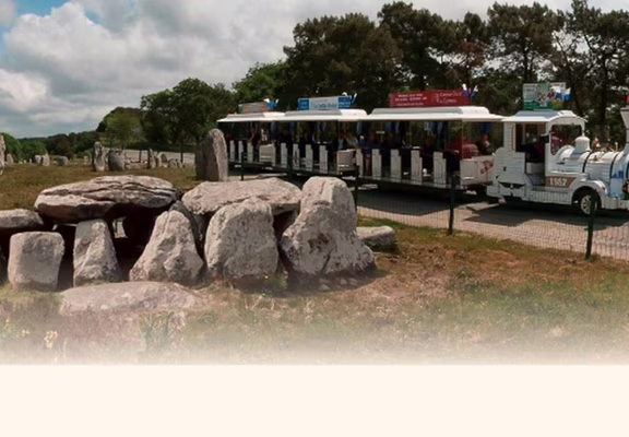 Petit-train-touristique-Carnac-Morbihan-Bretagne-Sud